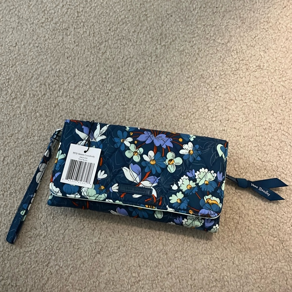 NWT Vera Bradley wallet crossbody and wrist strap